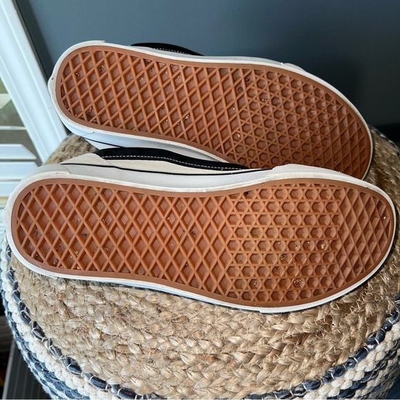 Vans Knu Skool Suede Sneakers - Picture 12 of 13